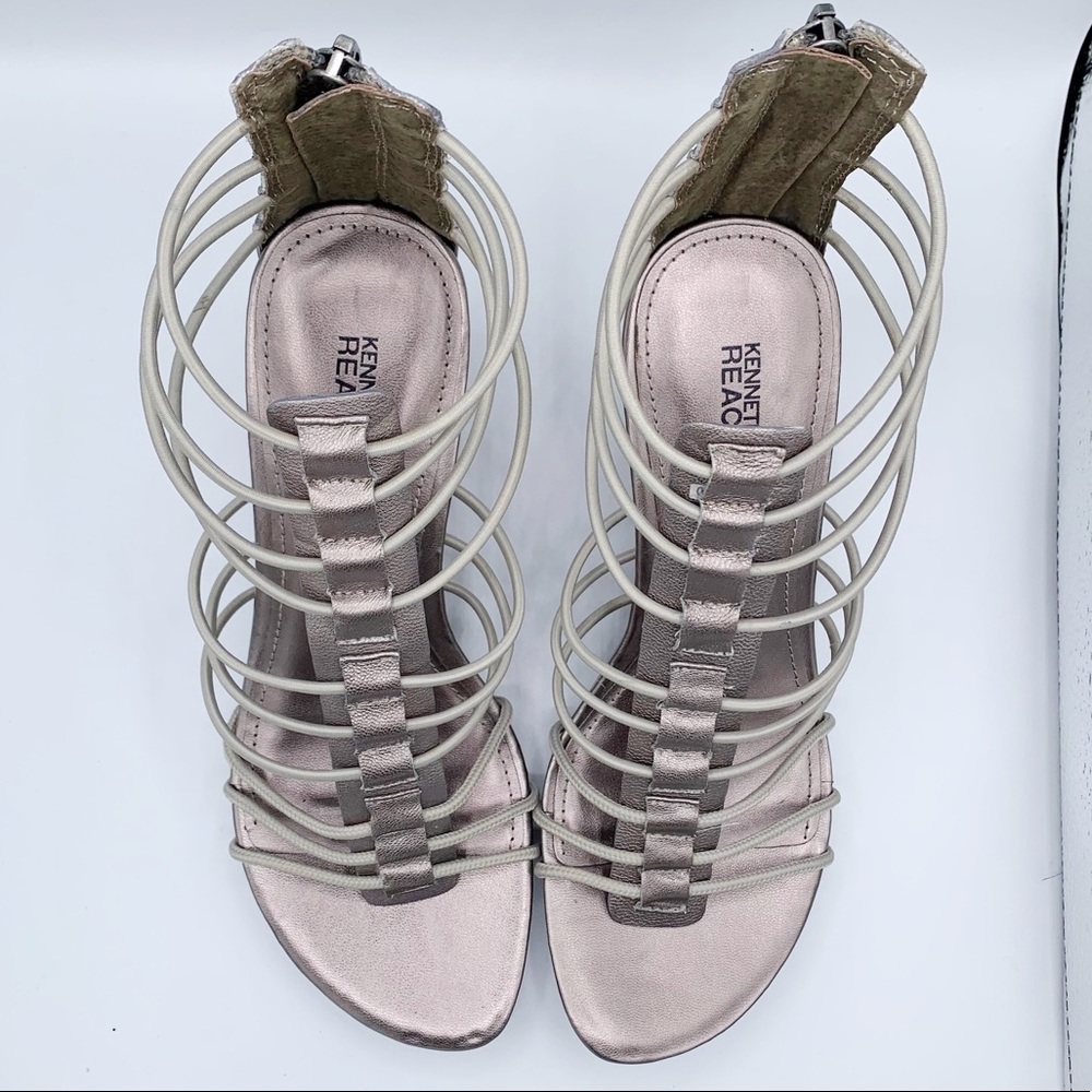 Kenneth Cole Reaction
Women's Spiced Cedar Sandal. Like new!